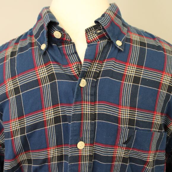 Nautica Men's LS Button Down Shirt Navy Red Plaid Size M - Picture 2 of 6